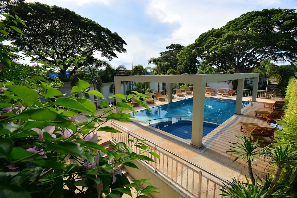 Munting Paraiso 5/66