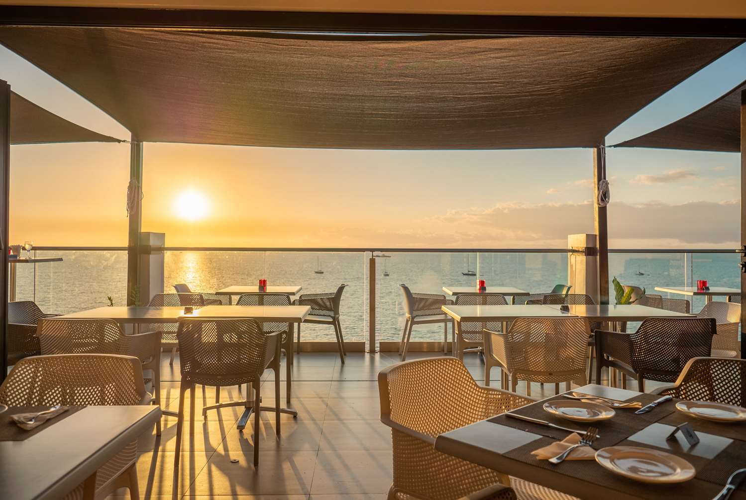 Ramada Suites by Wyndham Wailoaloa Beach Fiji 24/50