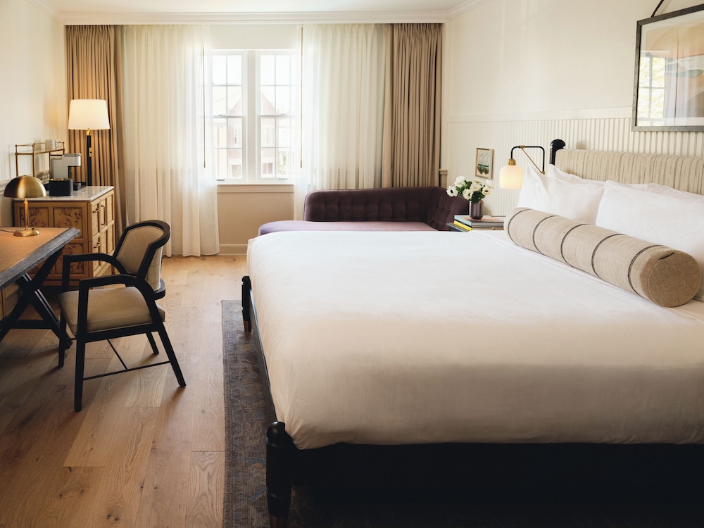 Newport, Deluxe, King Bed