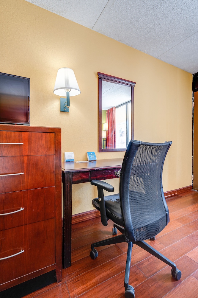Days Inn by Wyndham Nashville Saint Thomas West Hospital 38/46