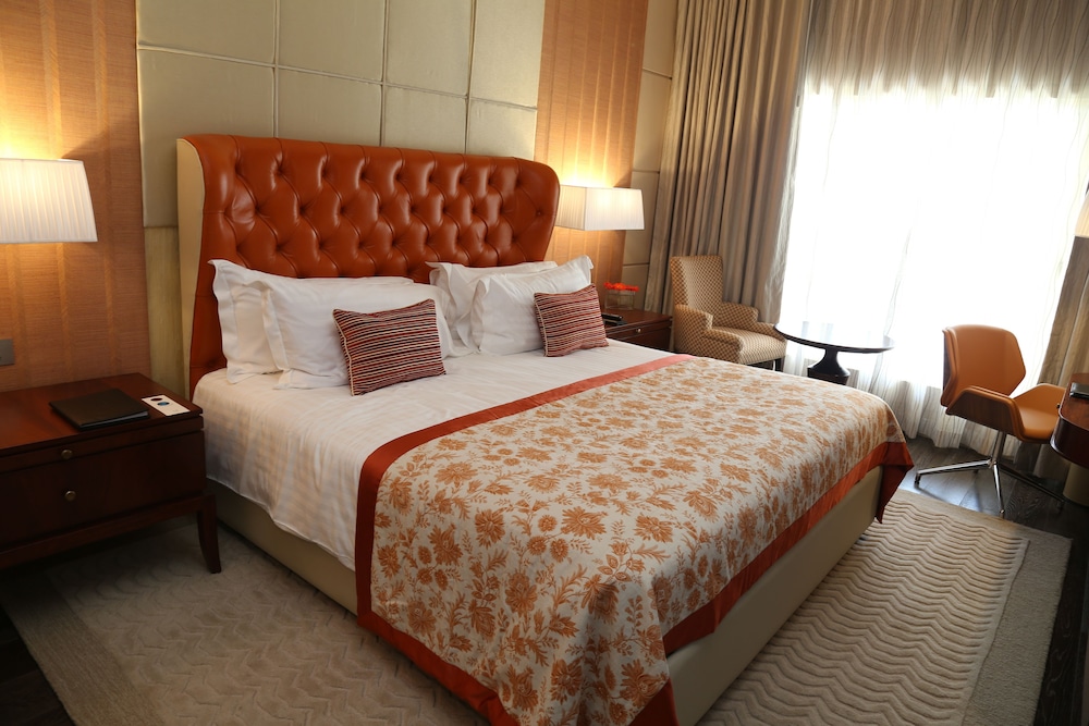Deluxe One Bed Room Suite King Bed