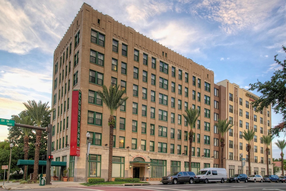 Courtyard by Marriott St. Petersburg Downtown 3/64