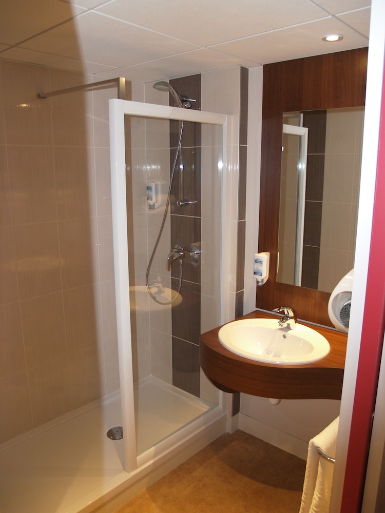 BRIT HOTEL NANTES VIGNEUX – L’ATLANTEL 49/49