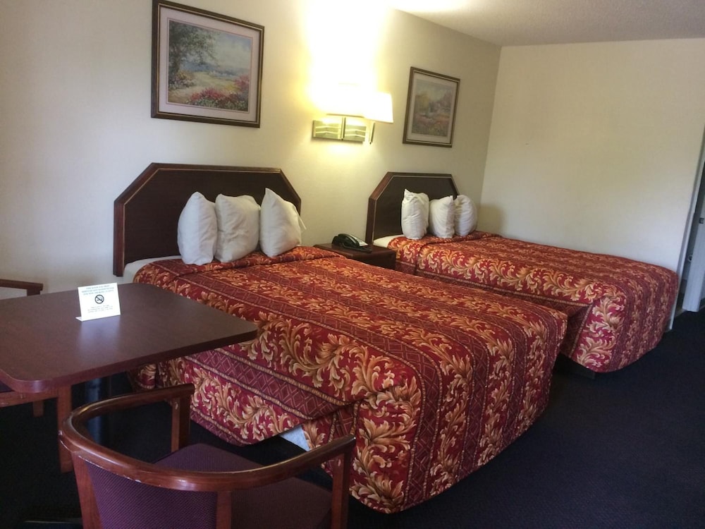 Days Inn And Suites Selma 20/54
