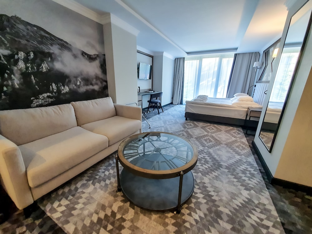 Hotel Rysy 64/84