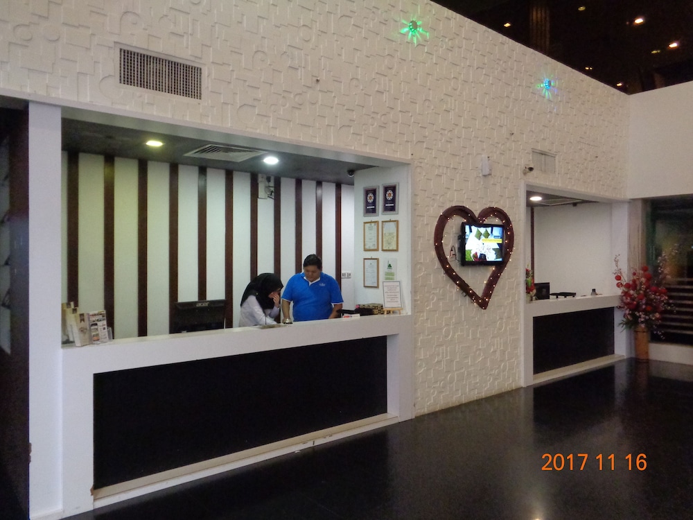 La Boss Hotel 3/56