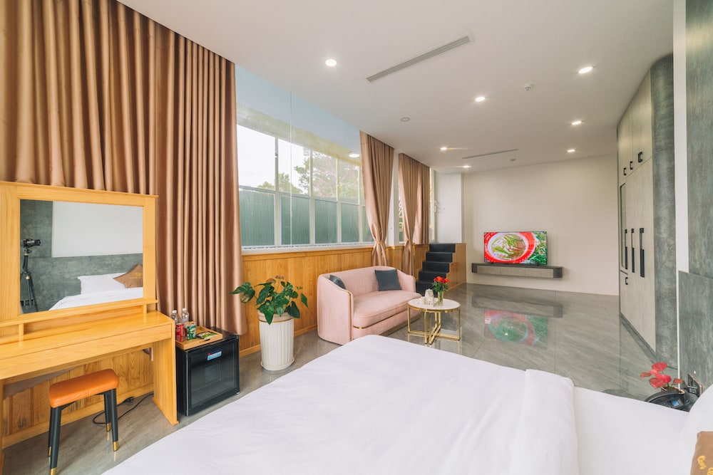 Deluxe, King Bed, Bathtub, Pool Access
