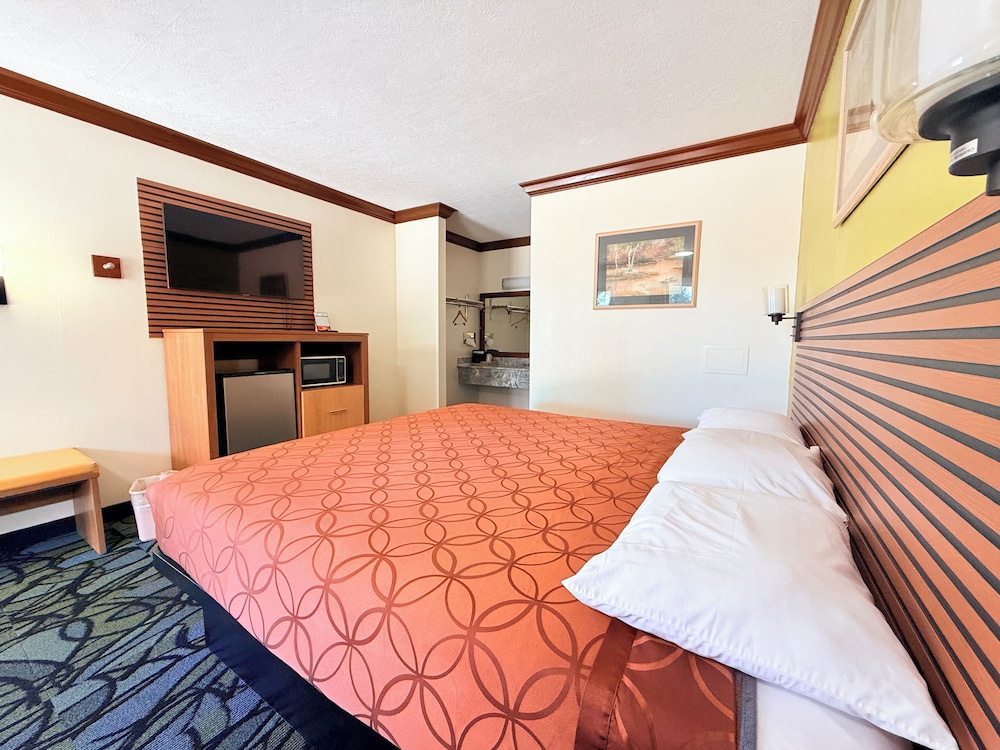 Economy Inn - Akron 10/57