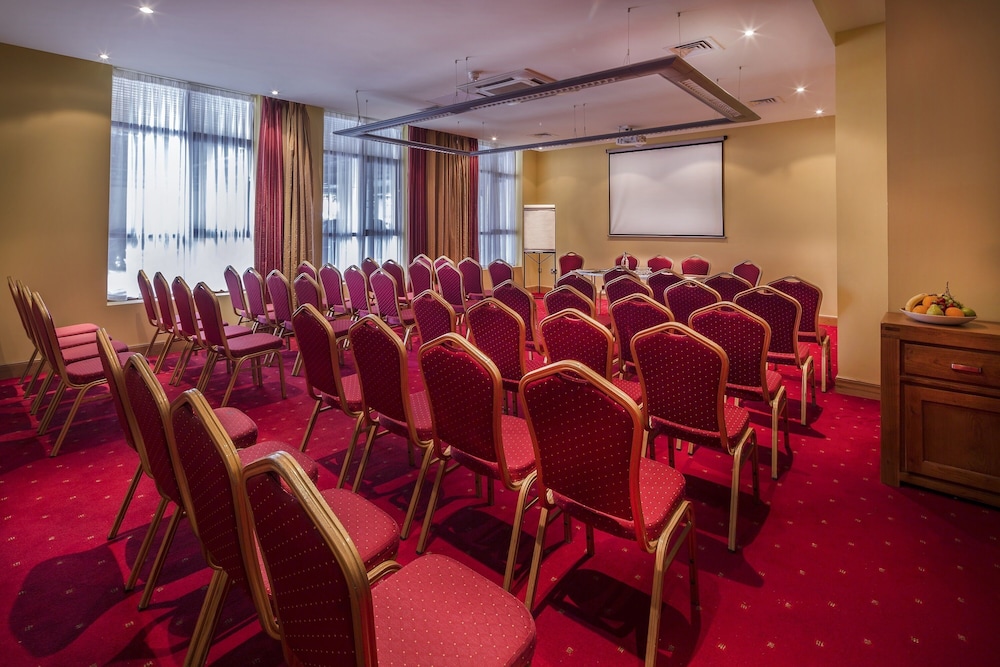 Dublin Skylon Hotel 55/60