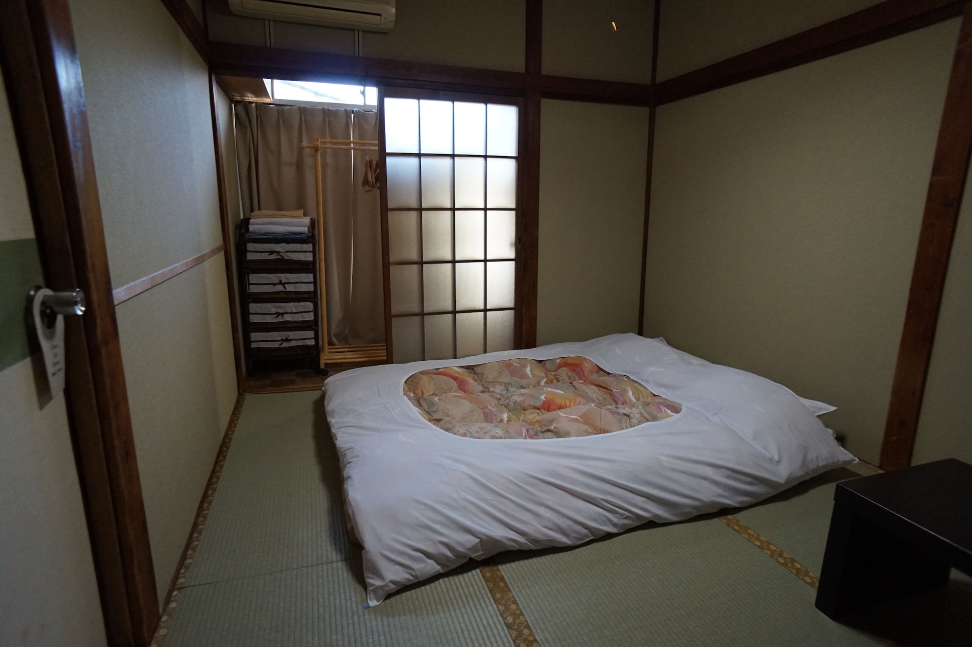TYPE A, FUTON BED, SHARED BATHROOM