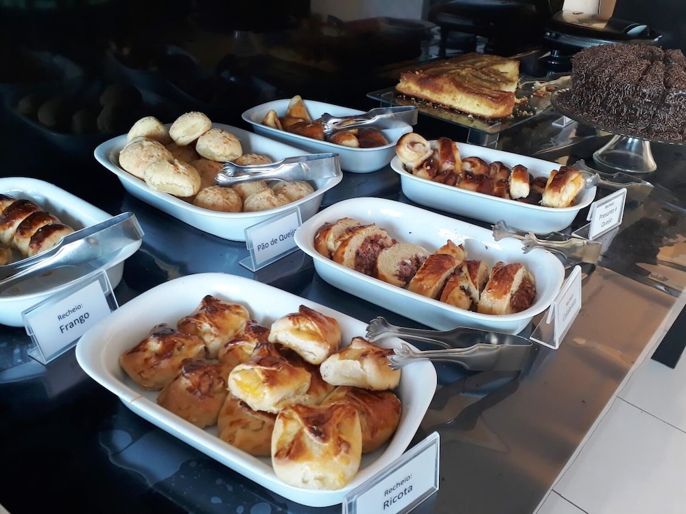 Cristal Palace Inn 37/40