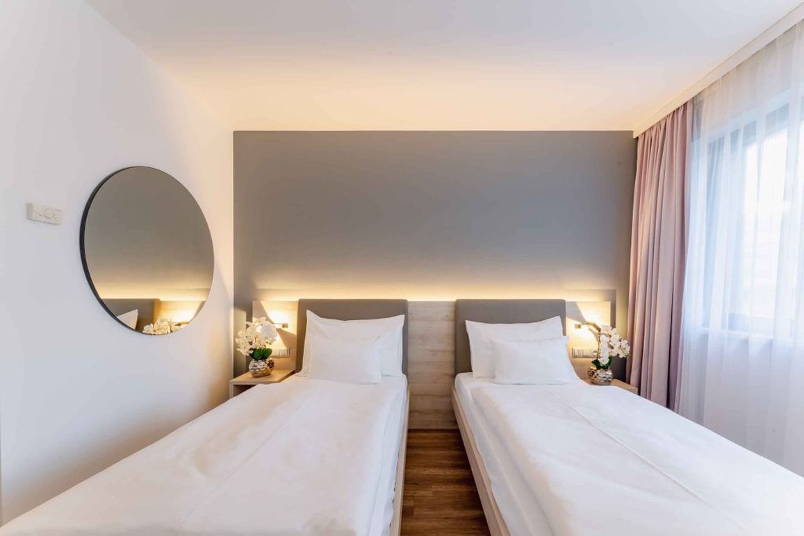 CLASSIC, TWIN BEDS