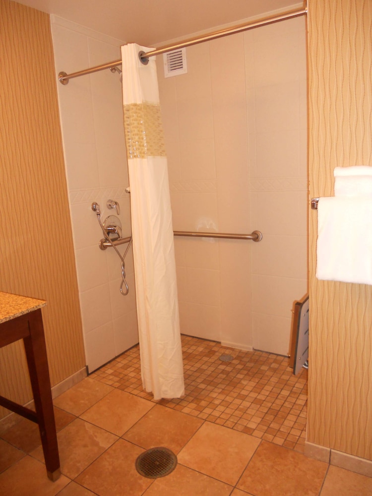 Hampton Inn And Suites Cincinnati Uptown University Area Oh 36/72