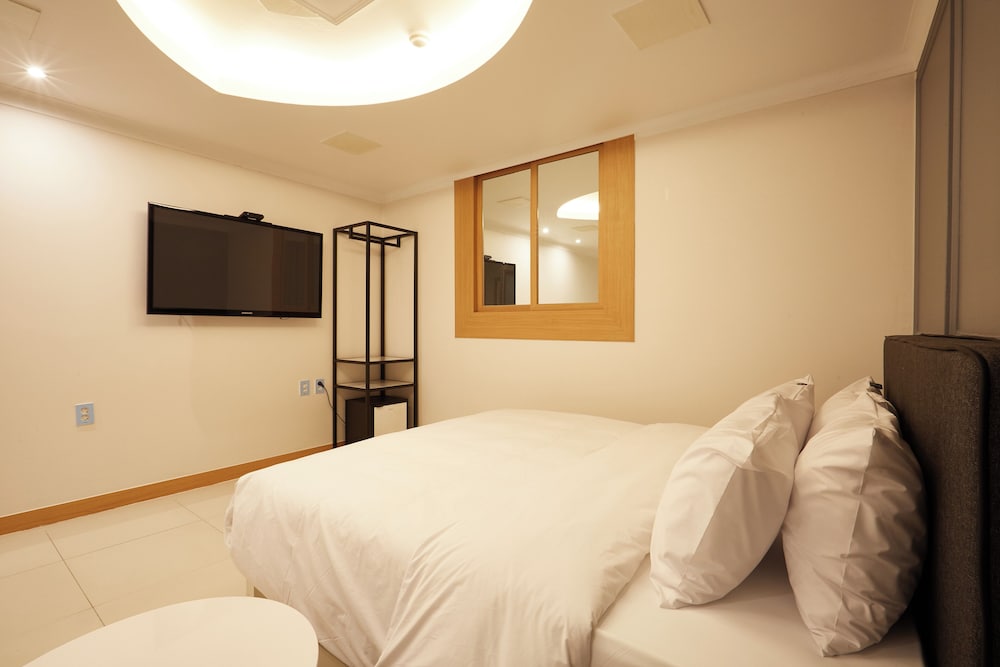 JM Hotel 34/66