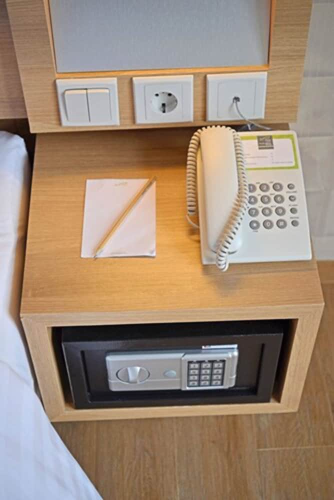 Whiz Prime Hotel Basuki Rahmat Malang photo2