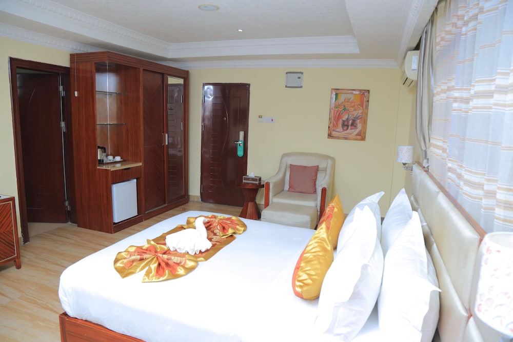 Tiffany Diamond Hotel Indira Gandhi Street 20/71