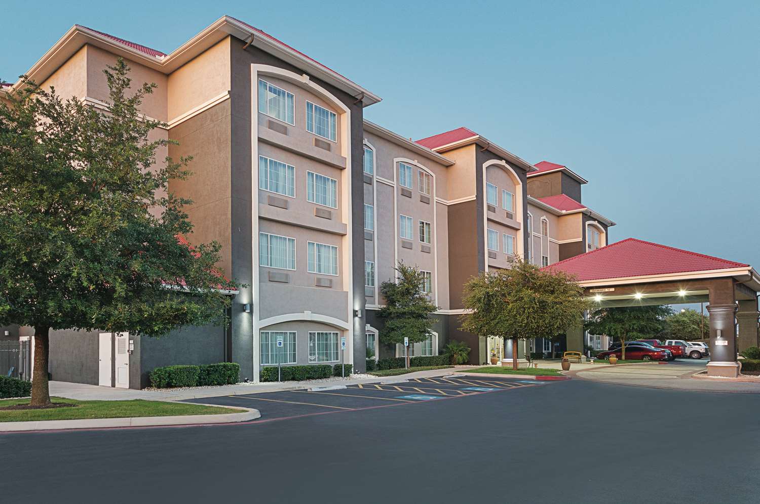 La Quinta Inn & Suites by Wyndham San Antonio Northwest 7/62