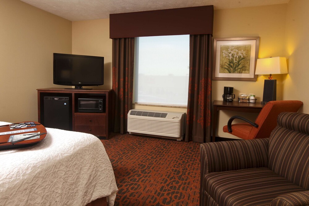 Hampton Inn Suites Fargo Medical Center 8/36