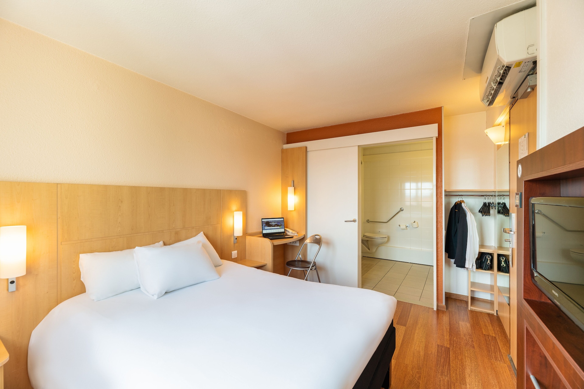 ROOM, DOUBLE BED, ACCESSIBLE