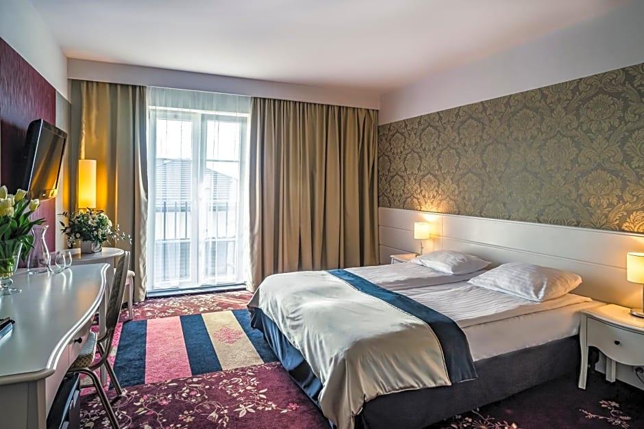 Lamberton Hotel 23/65
