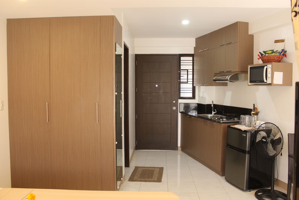 Anahaw Studio Suites 20/24