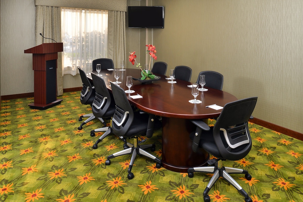 Hampton Inn Detroit Auburn Hills South 24/28