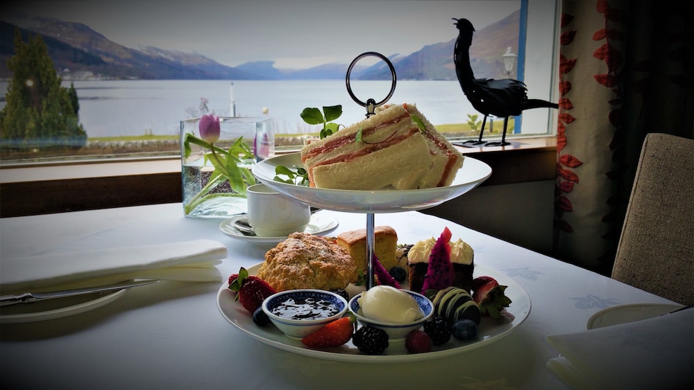 The Four Seasons Hotel 24/61