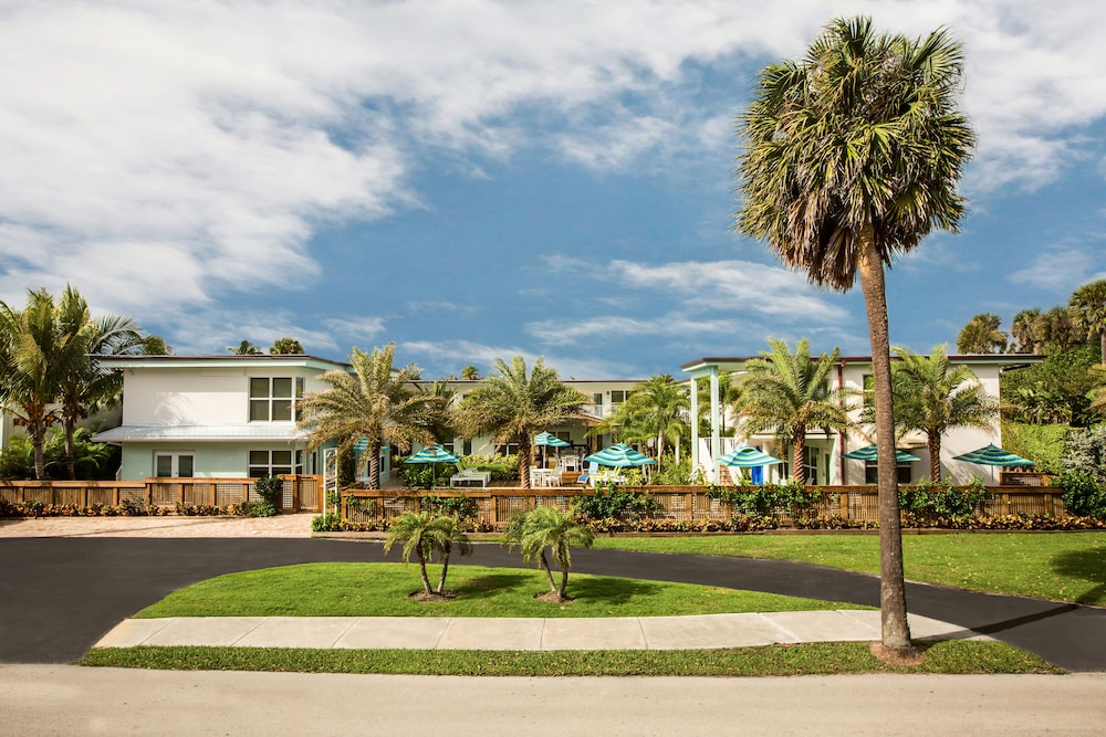 Sun Dek Beach House 7/56