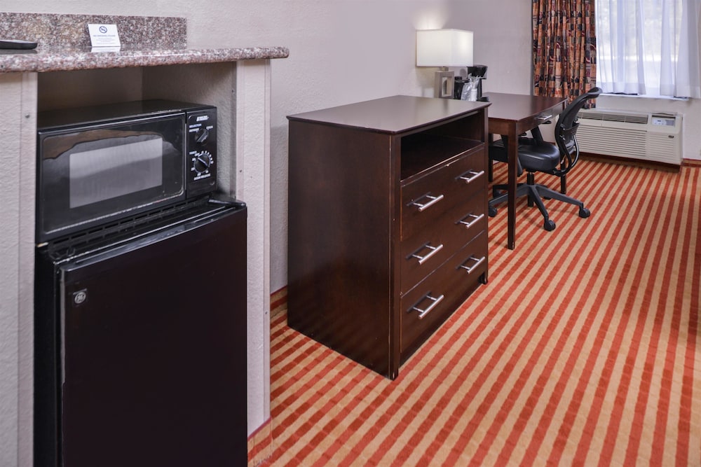 Americas Best Value Inn & Suites Bastrop 38/39
