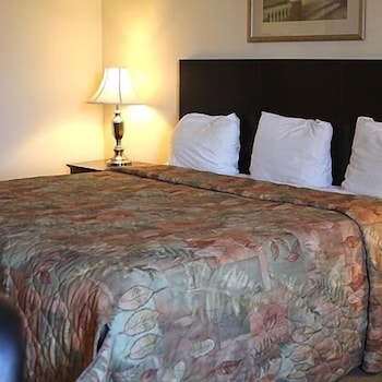 Days Inn by Wyndham Indianapolis Northeast 10/27