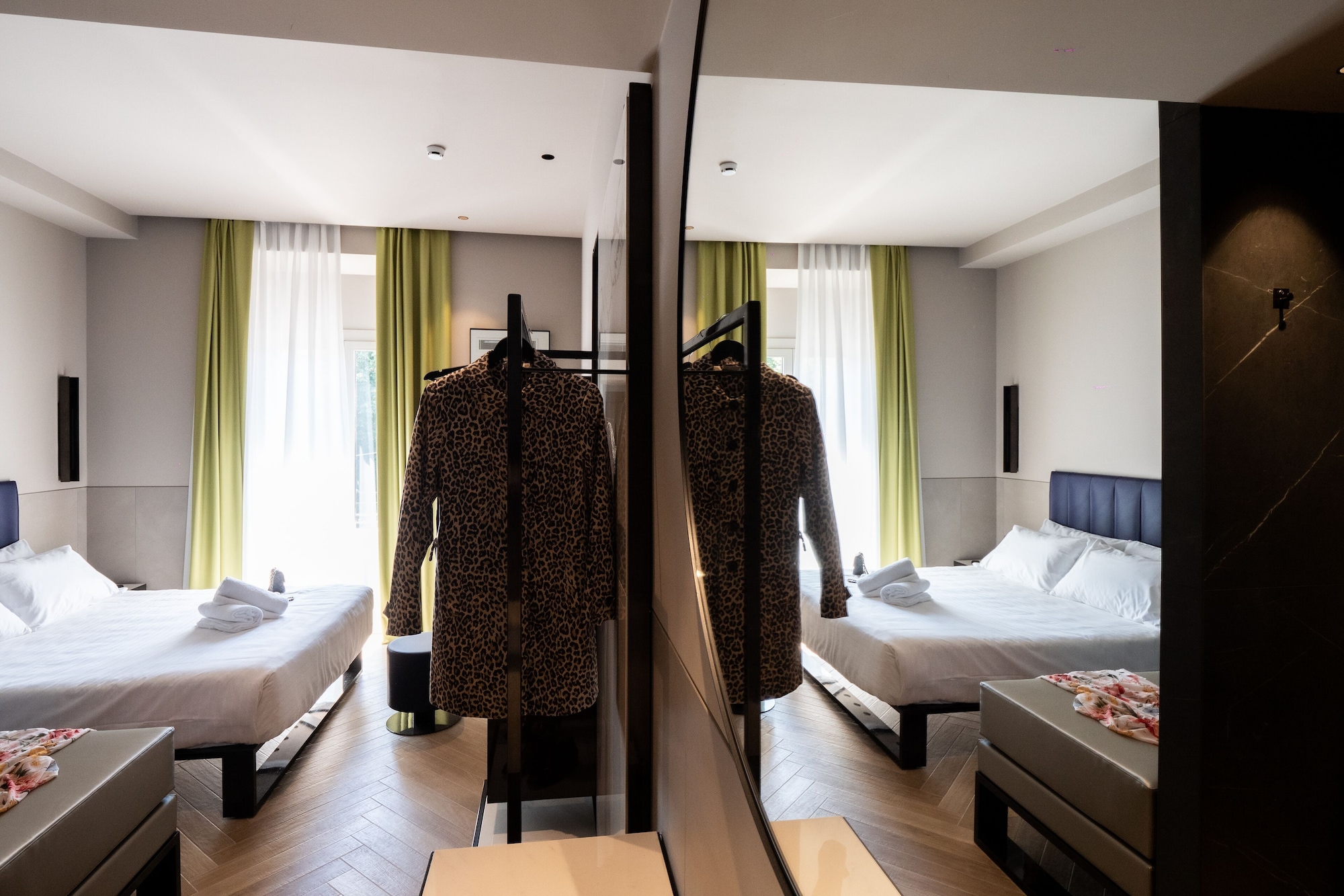 ROOM, TRIPLE