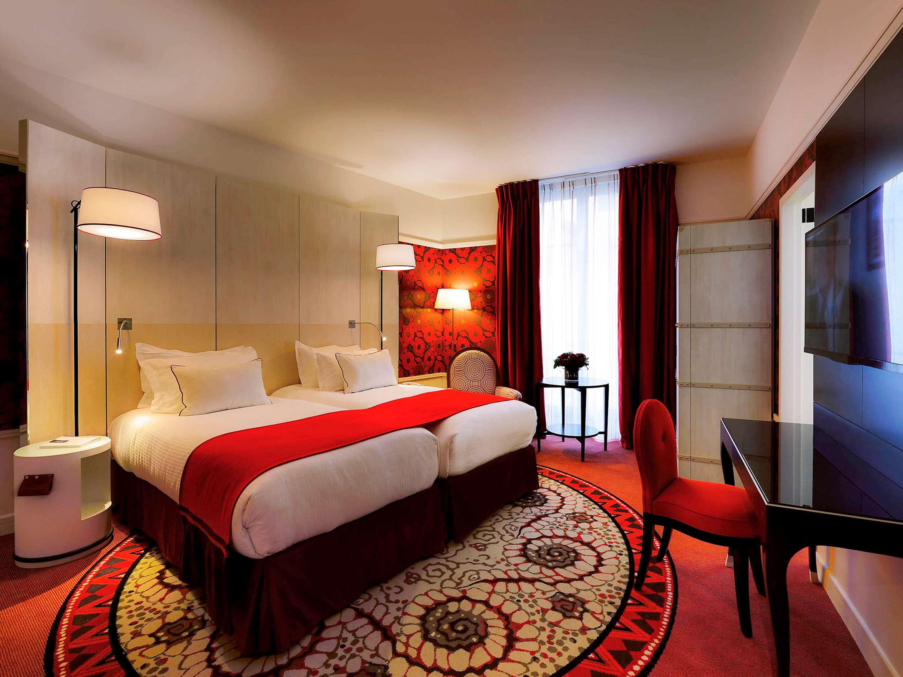 COZY, TWIN BEDS