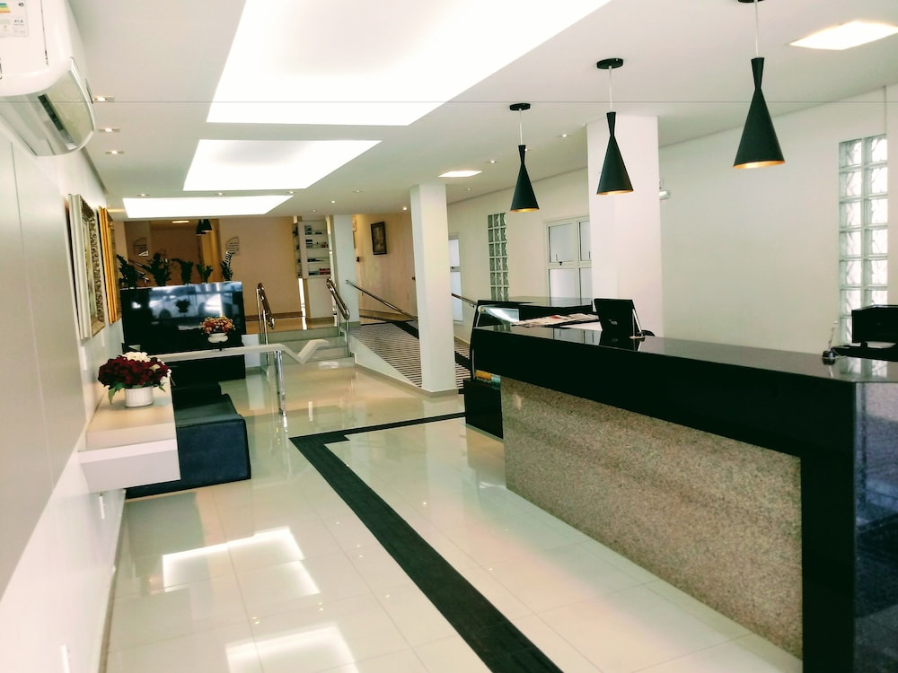 Golden Hotel 4/40