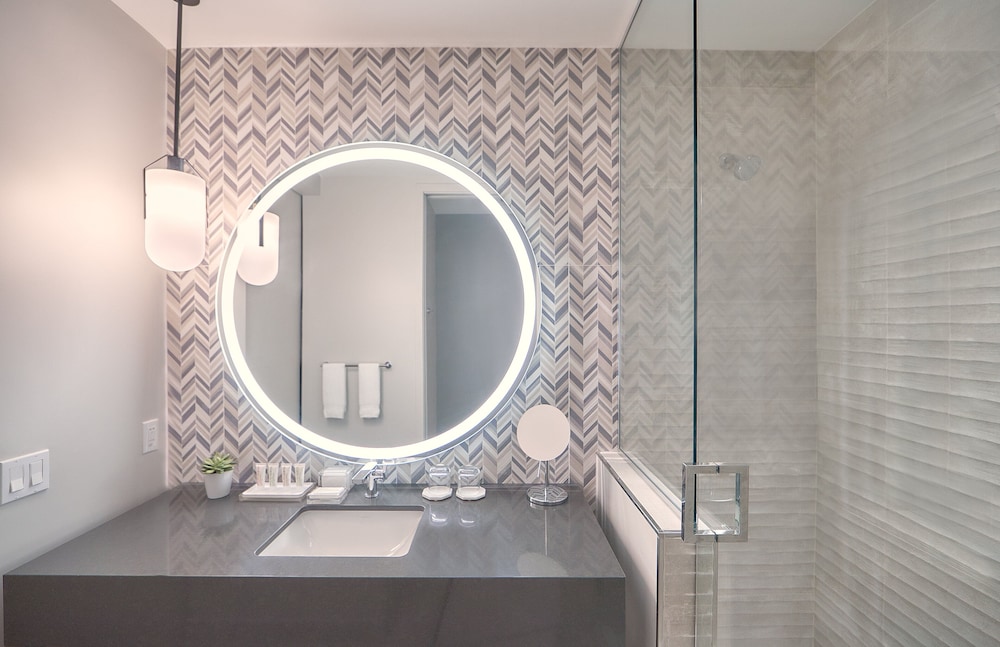 THesis Hotel Miami Coral Gables, Curio Collection by Hilton 30/80