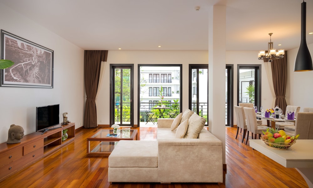 The Koulen Summit Condo 39/66