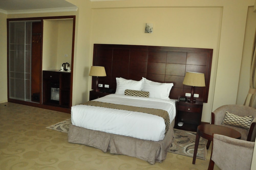 DELUXE, KING BED, MOUNTAIN VIEW, BALCONY