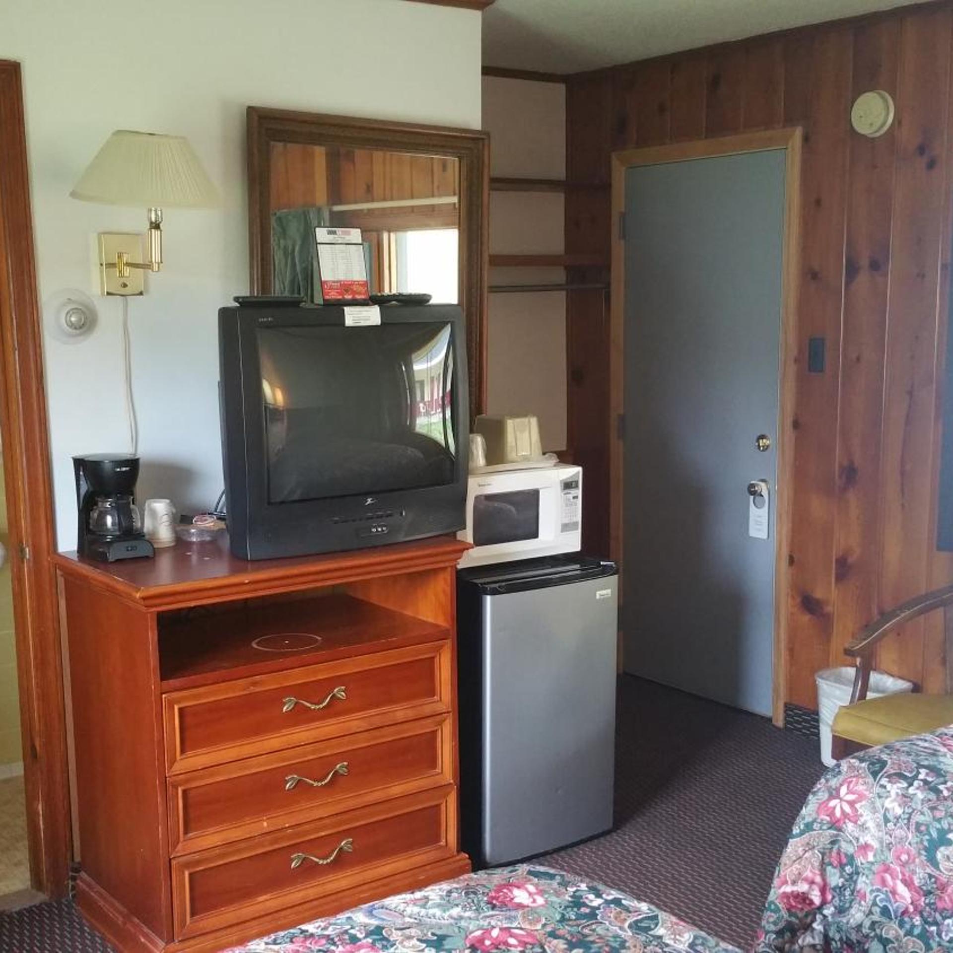 Sun 'n Snow Motel 7/50