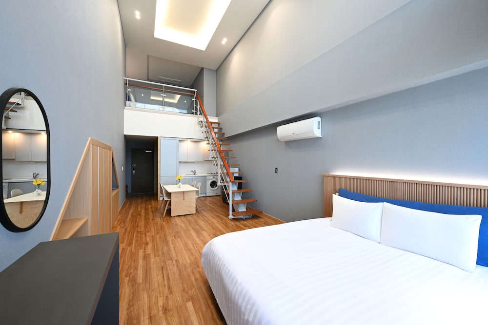 Suite, 2 Double Beds, City View, Parlor