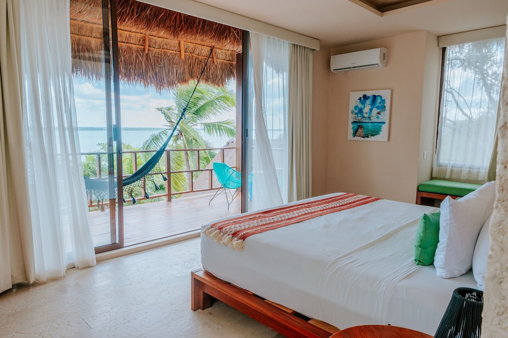 Master, Suite, King Bed, Lagoon View, Balcony