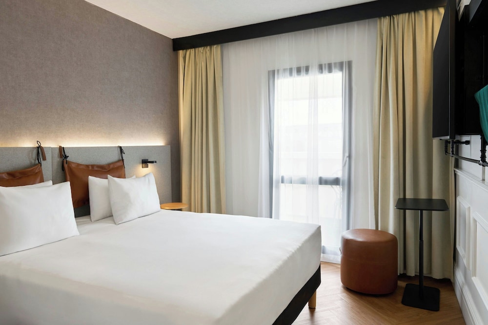SUPREME, QUEEN BED, BALCONY