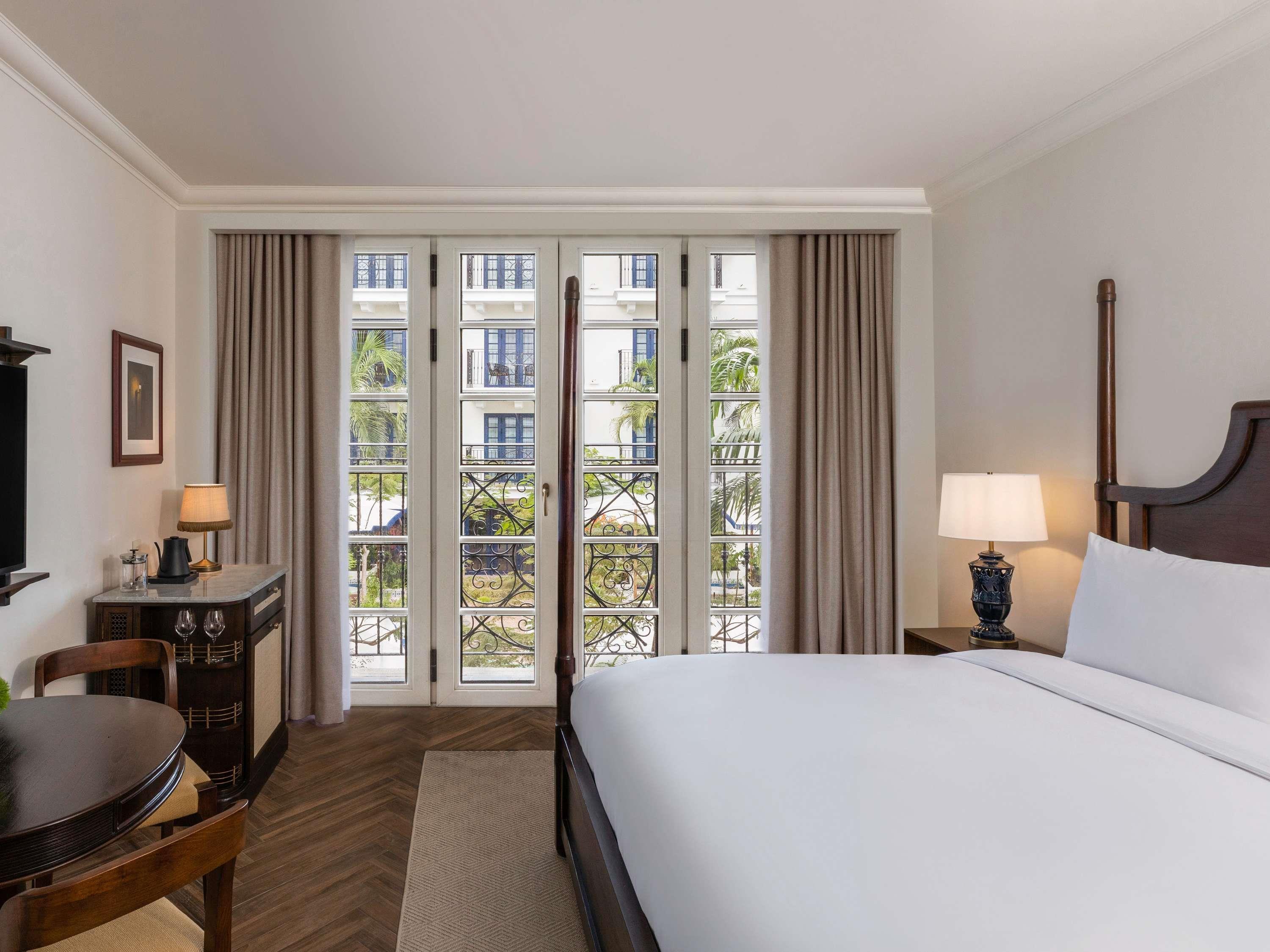 PLAZA, SUPERIOR, KING BED, COURTYARD VIEW, FRENCH BALCONY