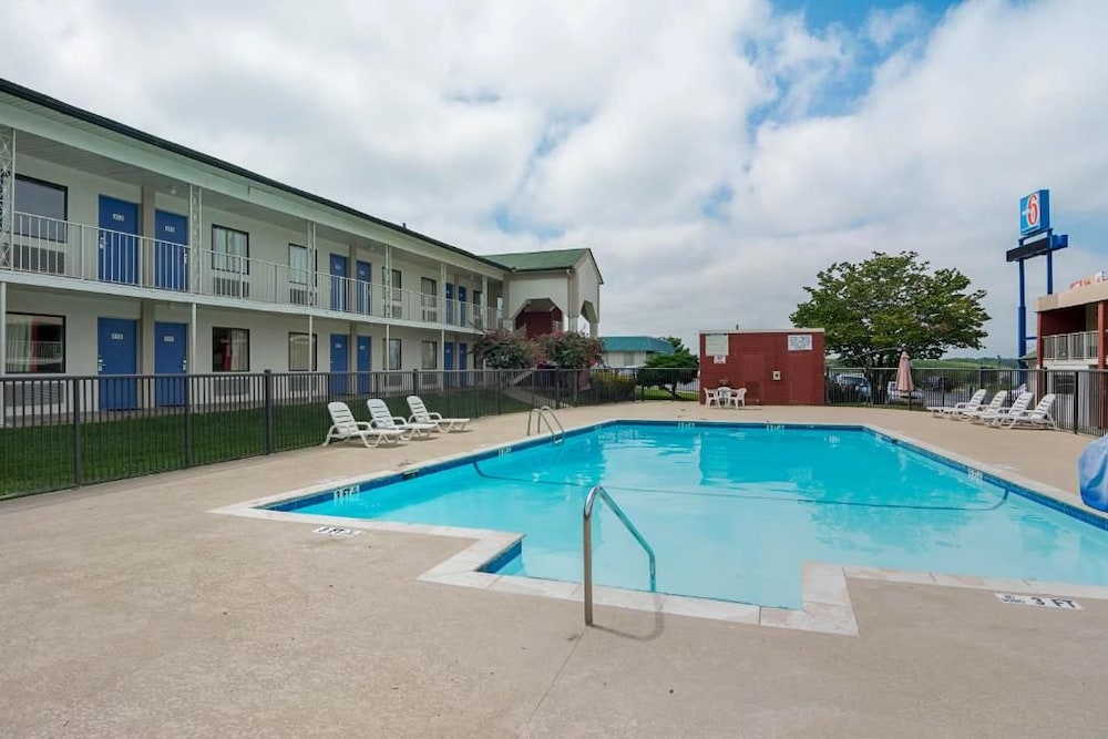 Motel6 Gainesville, GA 11/65
