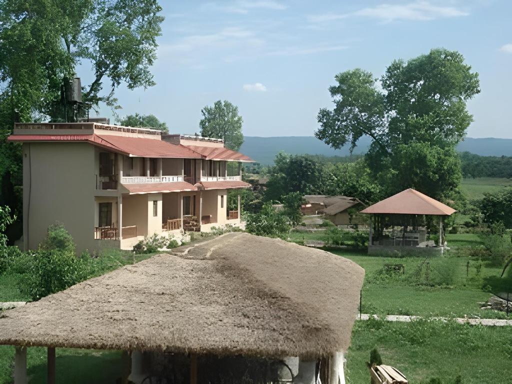 River Bank Inn 25/26