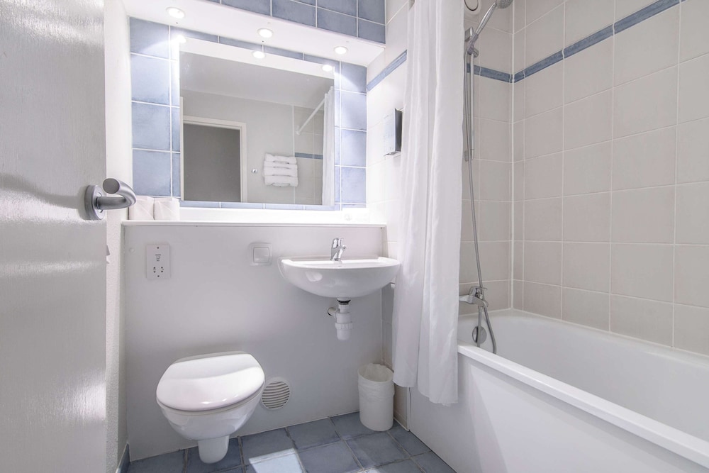 Travelodge Liverpool Central Queens Dock and Arena 26/27