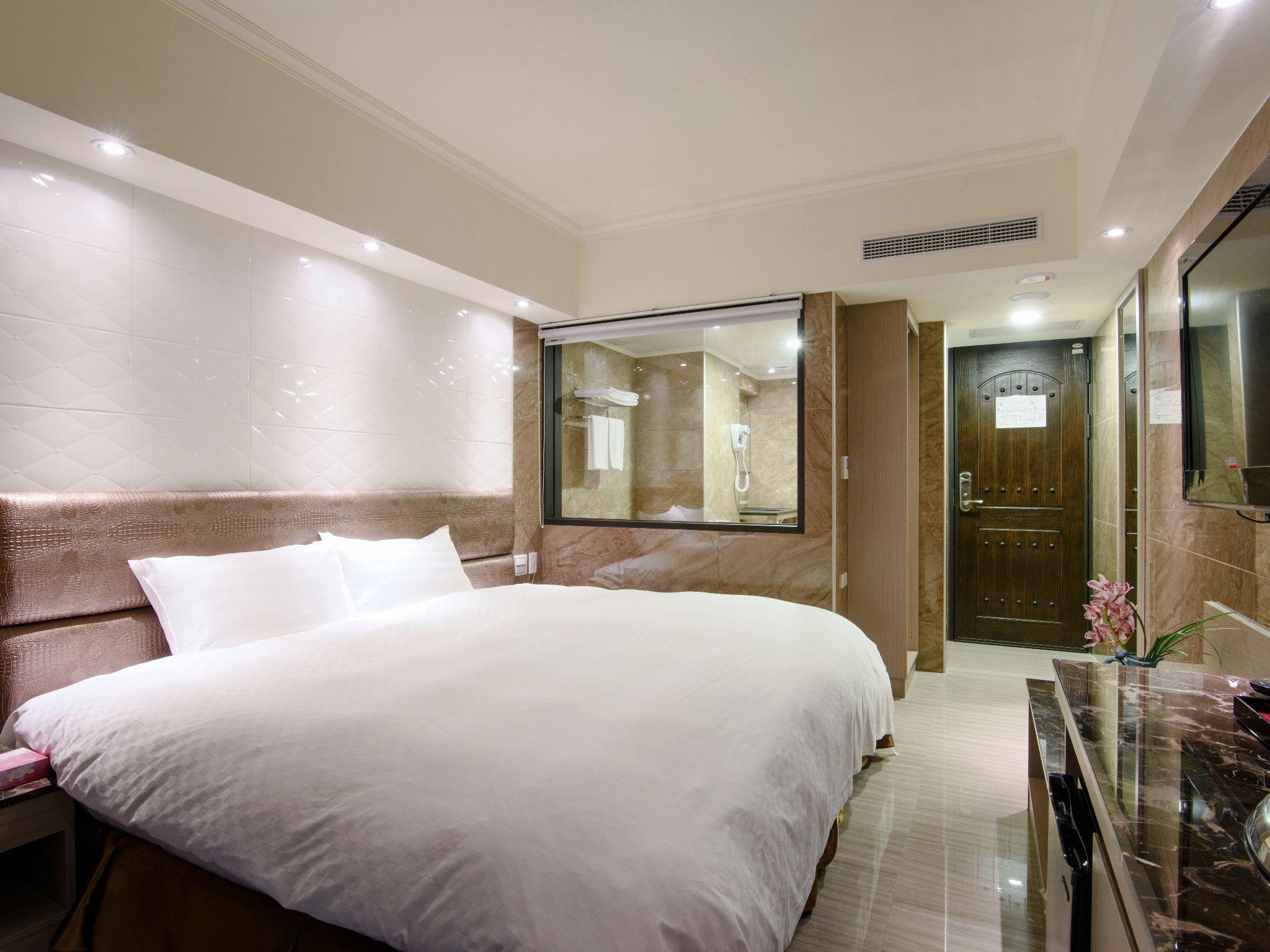 ROOM, DOUBLE BED, LAKE VIEW