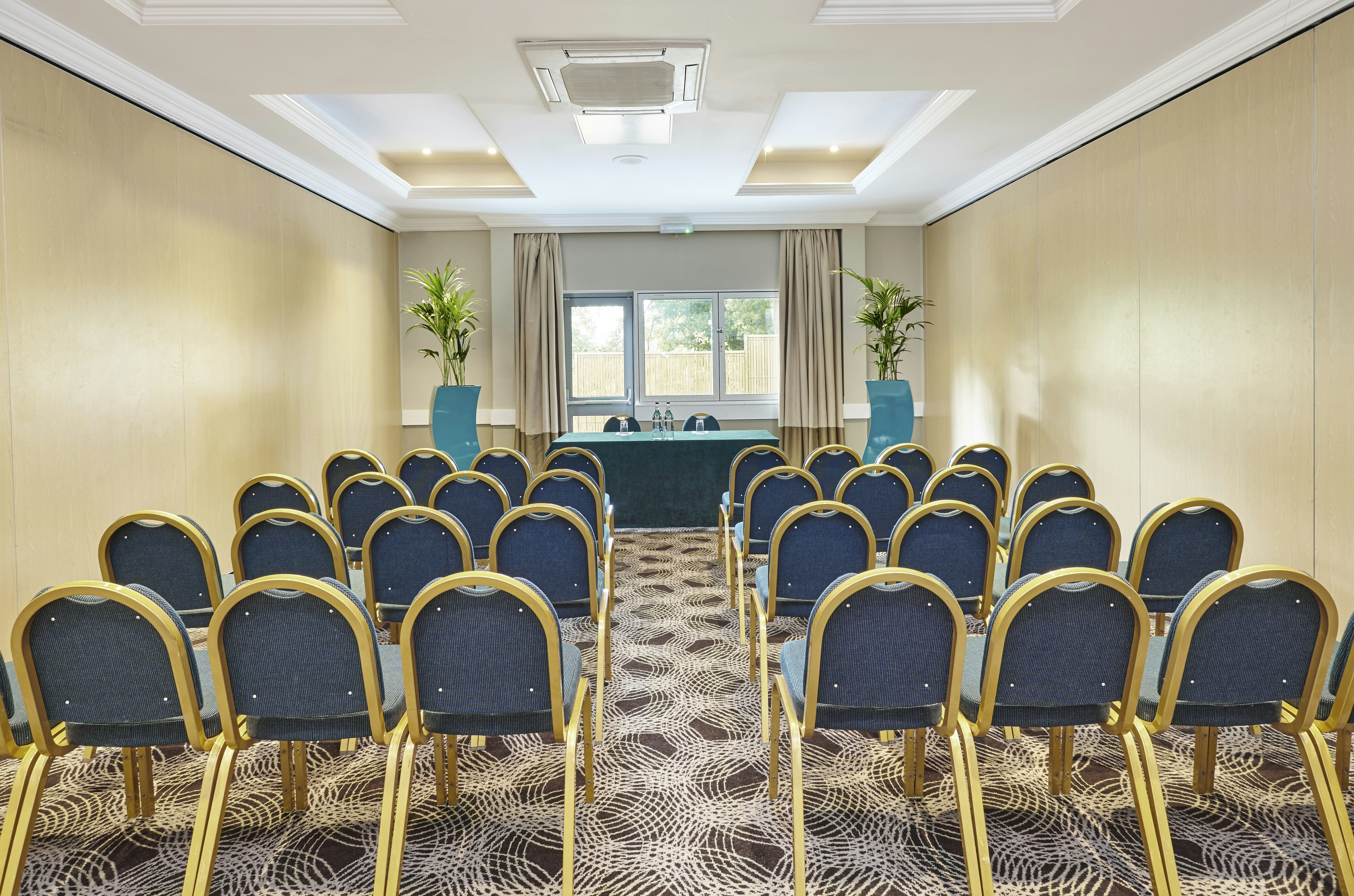 Holiday Inn Cardiff North M4 Jct 32, an IHG Hotel 23/27