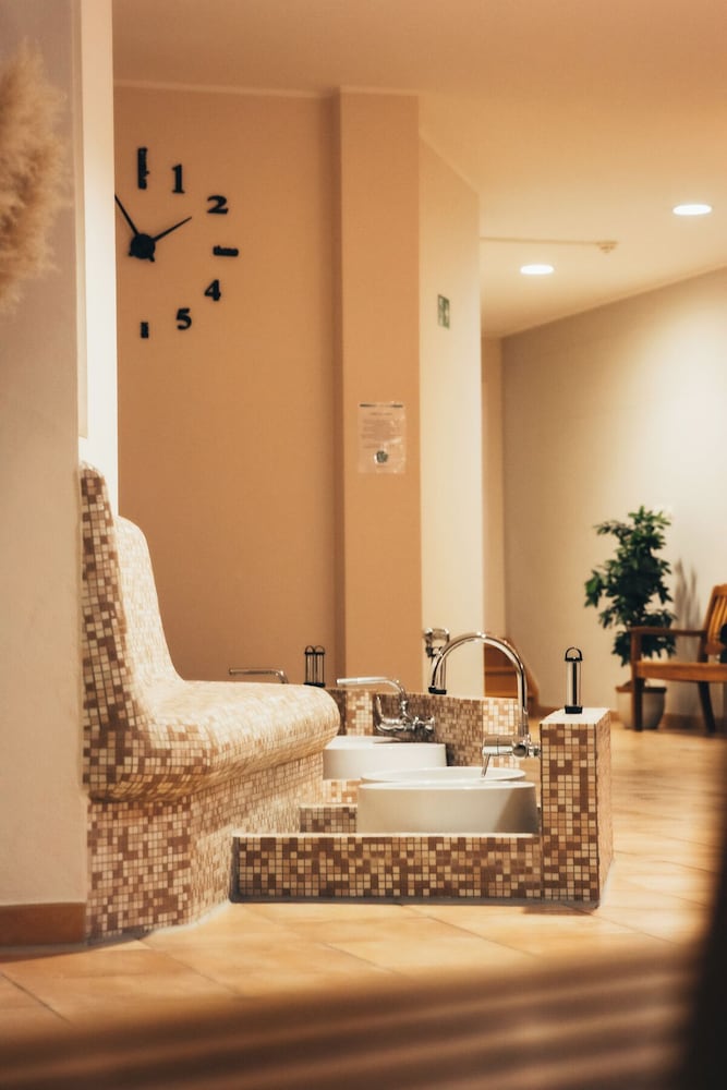 Maifeld Sport- Und Tagungshotel 27/50