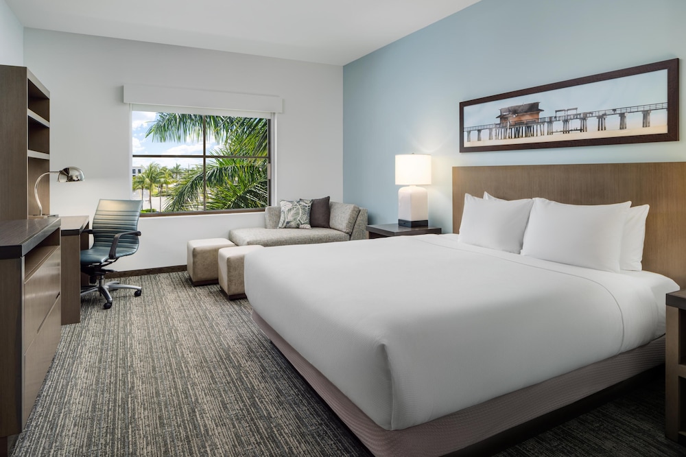 HYATT HOUSE NAPLES/5TH AVENUE 28/75