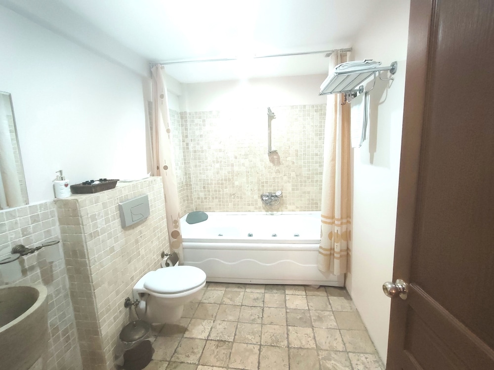 Villa Sphendone Suites 50/50