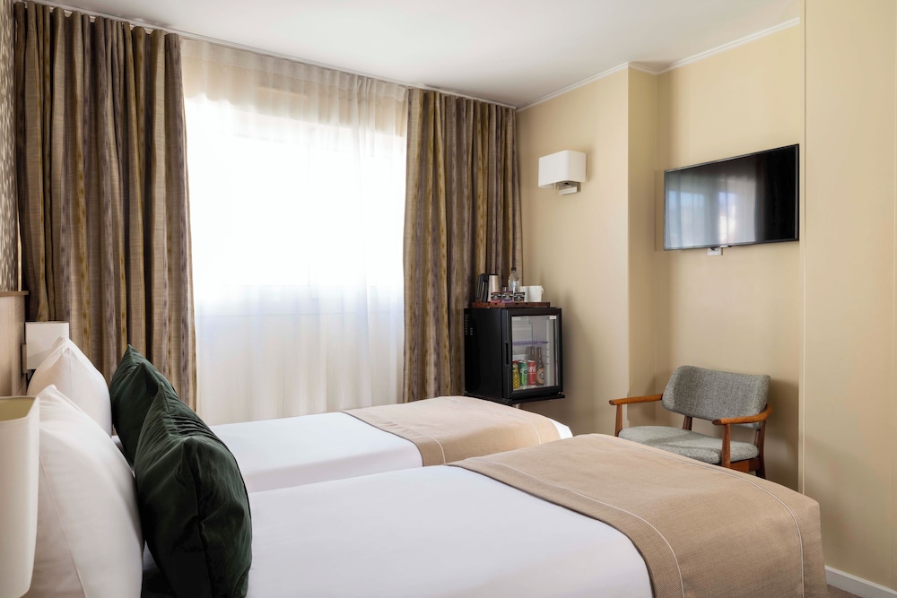 EXECUTIVE, TWIN BEDS